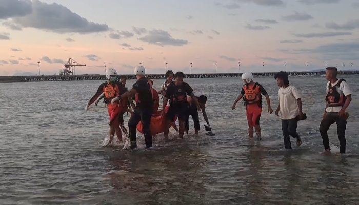 Hilang di pantai sebalang,Pemancing ditemukan tim SAR meninggal dunia