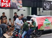 Pengurus DPD PSI Kota Bandar Lampung berbagi takjil