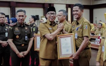 Aprizal Arsysta Terima Penghargaan Gubernur Lampung atas Prestasi Penyelamatan Aset Daerah