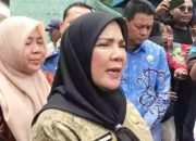 Eva Dwiana Imbau Warga Waspada Listrik Setelah Serahkan Bantuan Kebakaran
