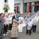 Wali Kota Eva Dwiana Lepas Ratusan Peserta Wisata Rohani ke Bandung