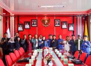 Tujuh Seniman Mural Dapat Hadiah Umroh dari Wali Kota Eva Dwiana